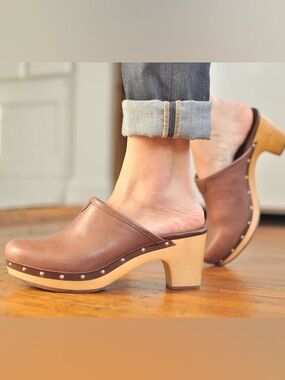 Ugg Black Leather Abbie Clog, size 8